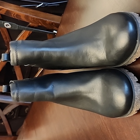 Kork-Ease Shoes - Korks Elsie black pull up ankle boots size 8.5